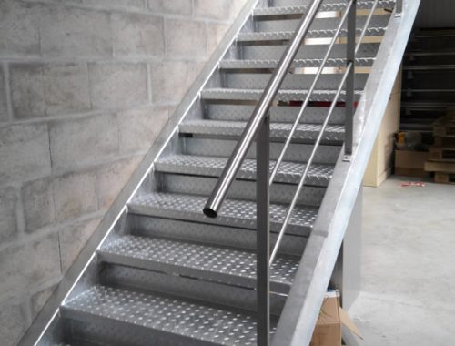 serrurerie-escalier-galvanise-rembarde-inox